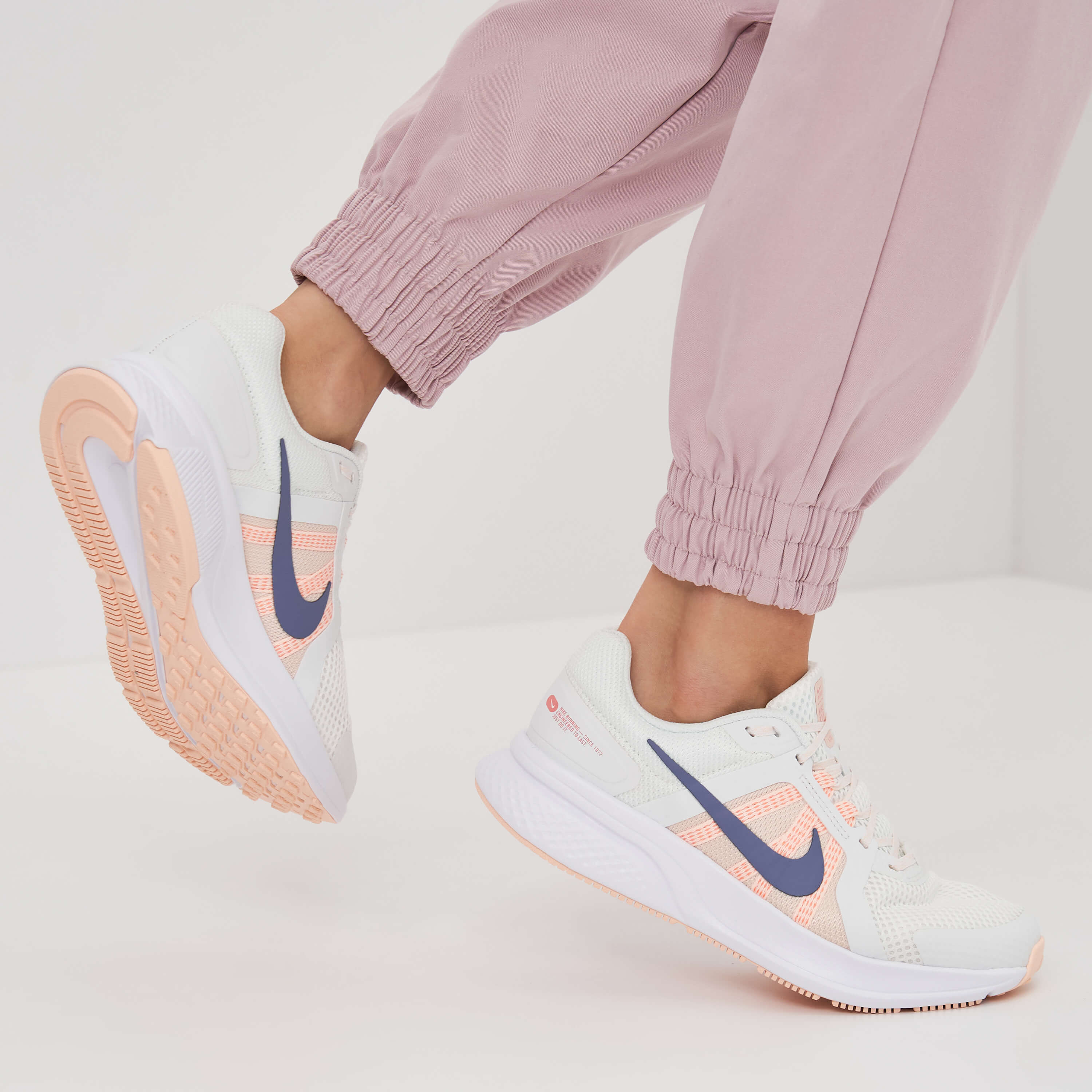 Кроссовки женские Nike W RUN SWIFT 2 CU3528-100 - фото 6
