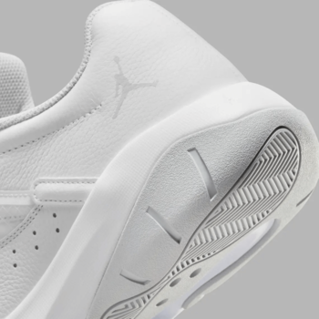 Фото Мужские кроссовки Nike AIR JORDAN 11 CMFT LOW CW0784-101