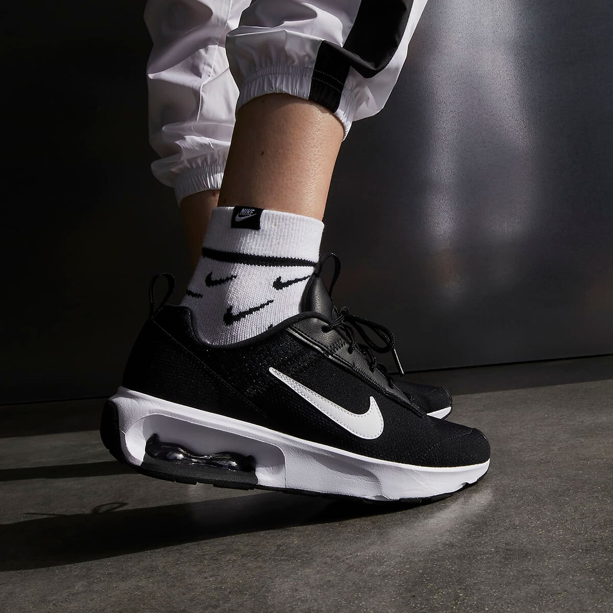 Женские кроссовки Nike W AIR MAX INTRLK LITE DH0874-003 - фото 9