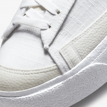 Фото Женские кроссовки Nike W BLAZER LOW PLATFORM SE NN DJ6376-100