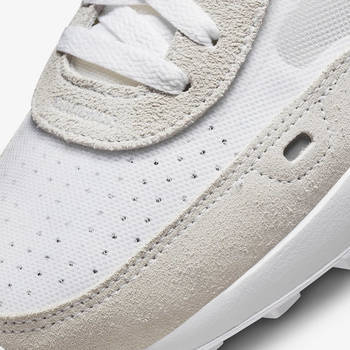 Фото Женские кроссовки Nike W WAFFLE ONE SE DJ9776-100