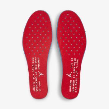 Фото Кроссовки женские Nike WMNS JORDAN MA2 CW5992-106