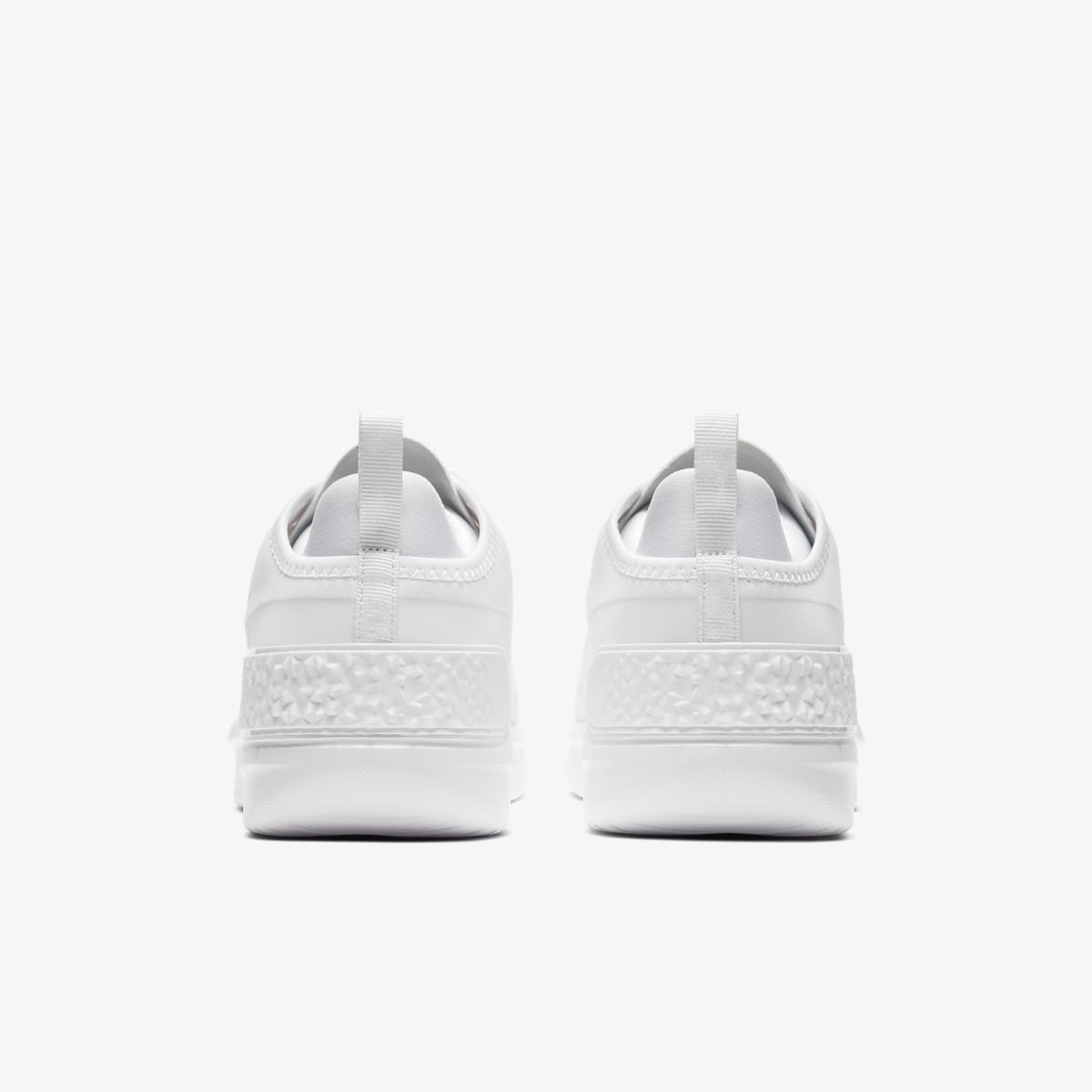 Женские кроссовки Nike WMNS AMIXA CD5403-100 - фото 4