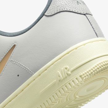 Фото Мужские кроссовки NIKE AIR FORCE 1 07 LX DC8894-001