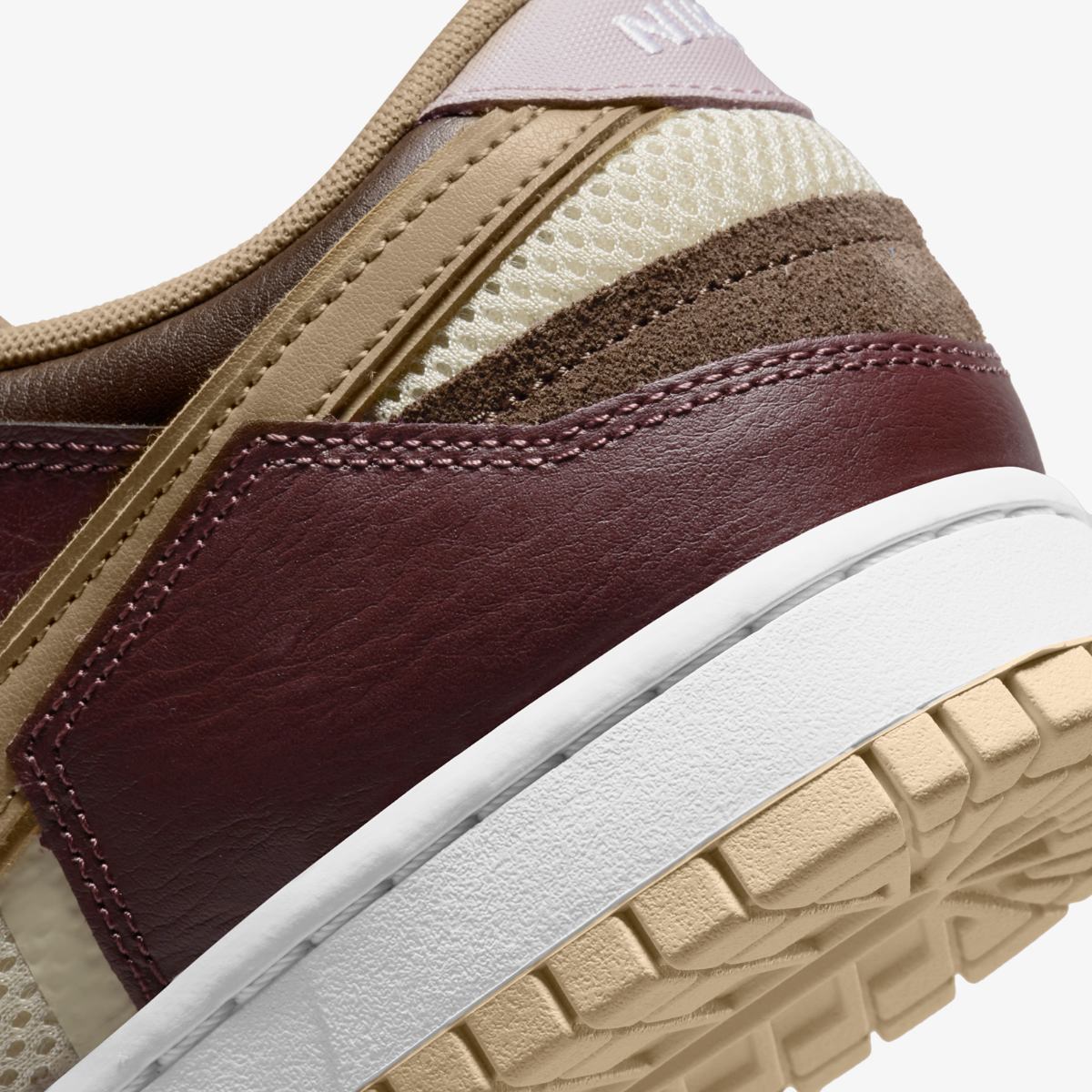 Мужские кроссовки Nike Dunk Scrap DH7450-100 - фото 8
