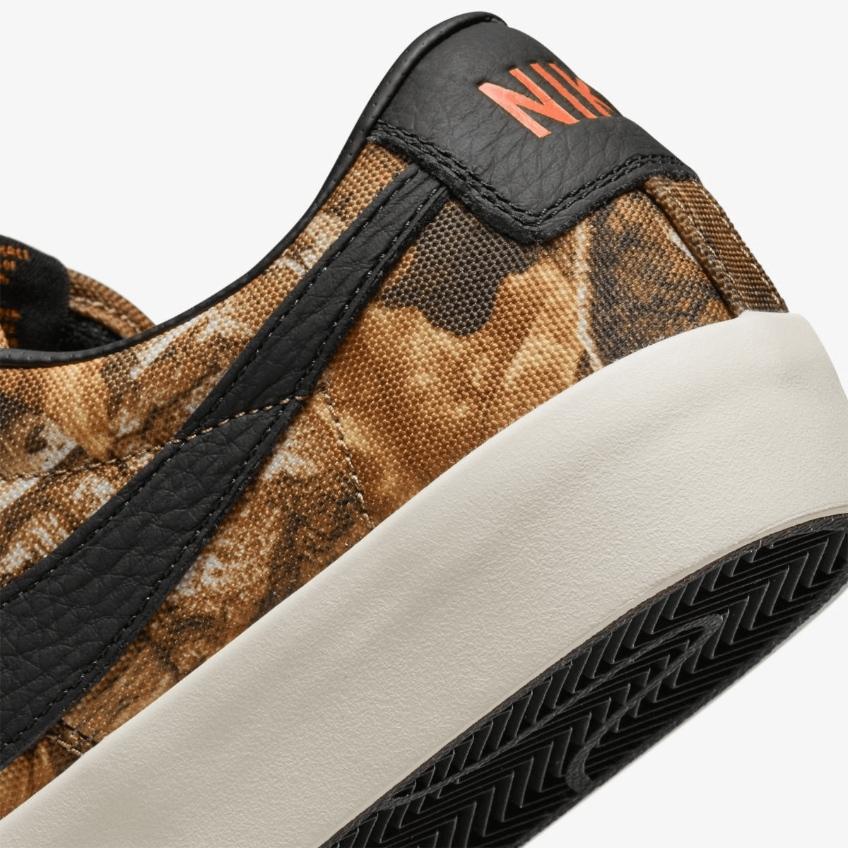 Мужские кроссовки Nike SB BLAZER LOW PRO GT PRM DO9398-001 - фото 7