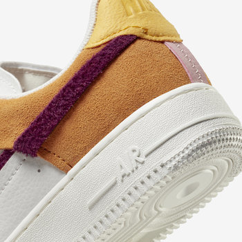 Фото Кроссовки женские Nike Air Force 1 Lxx (DQ0858-100)